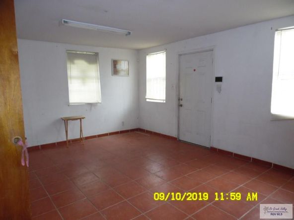 928 N 7th St, Raymondville, TX 78580